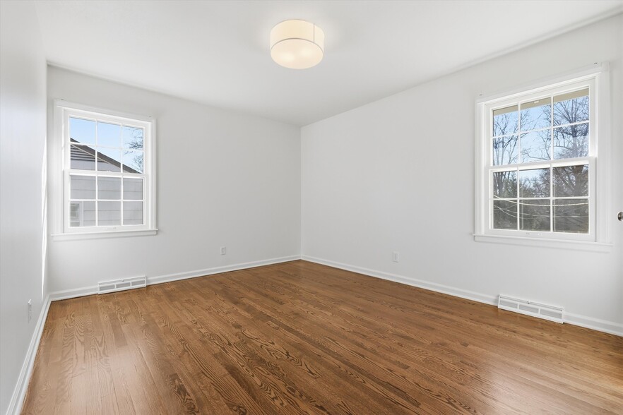 guest room 3 - 2309 W 104th St