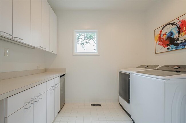 Building Photo - 2269 Briarwood Hills Dr NE