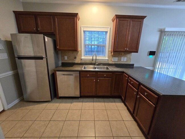 Building Photo - NEW LISTING!!!!!