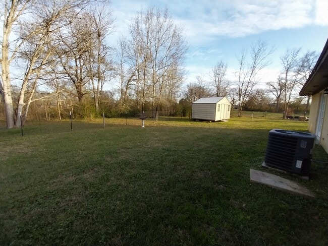 Building Photo - 608 Mayflower Ln