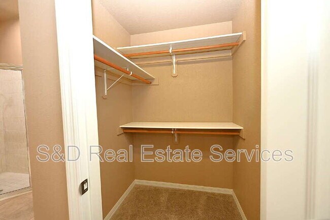 Building Photo - 2618 High Ridge Dr