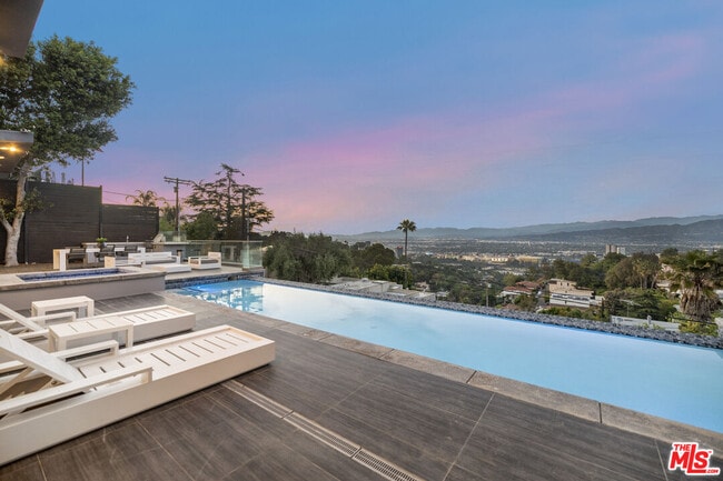Building Photo - 7275 Mulholland Dr