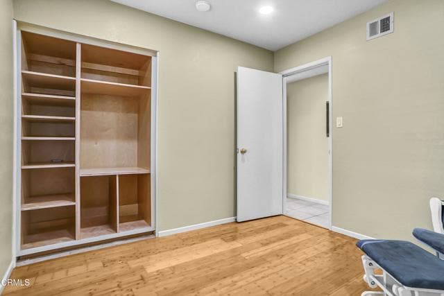 Building Photo - 1307 S Petit Ave