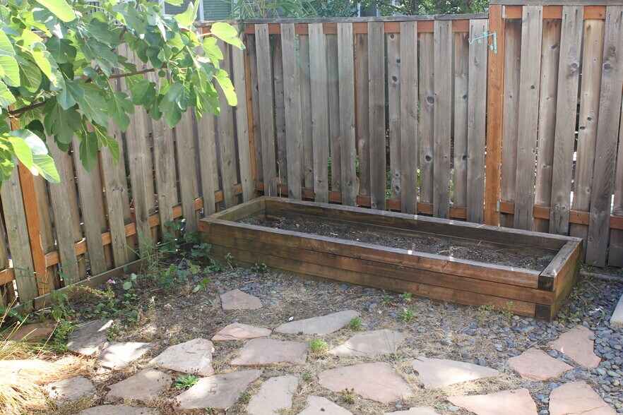 Box Garden - 17234 SW Pleasanton Ln