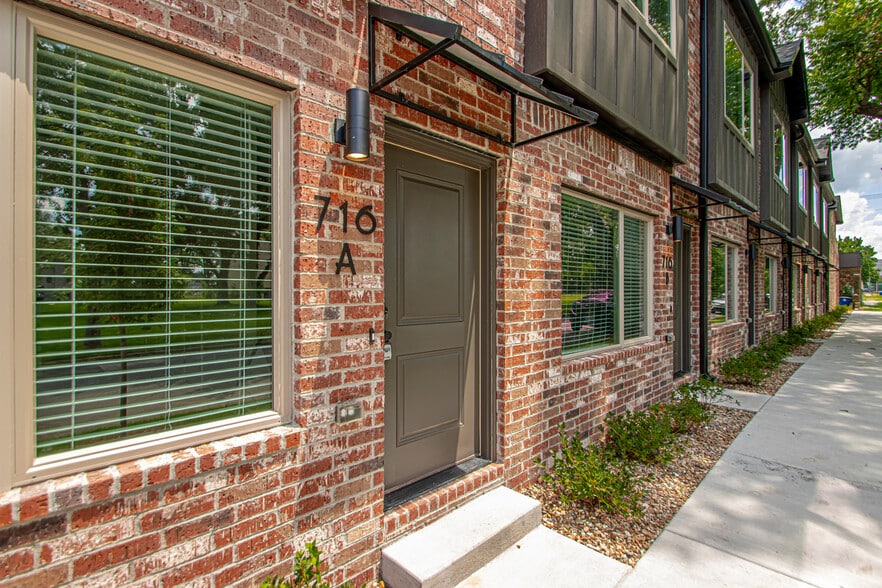 Building Photo - 716 N Olive St