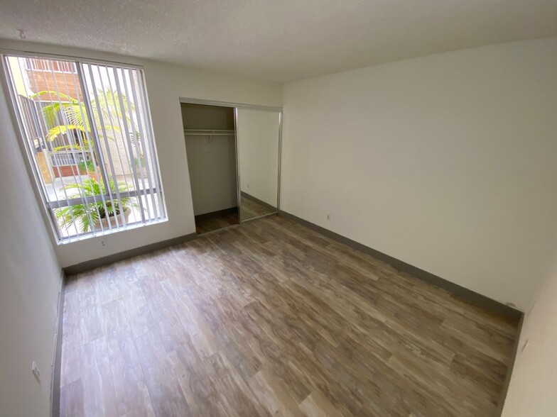 Building Photo - 3715 S Canfield Ave