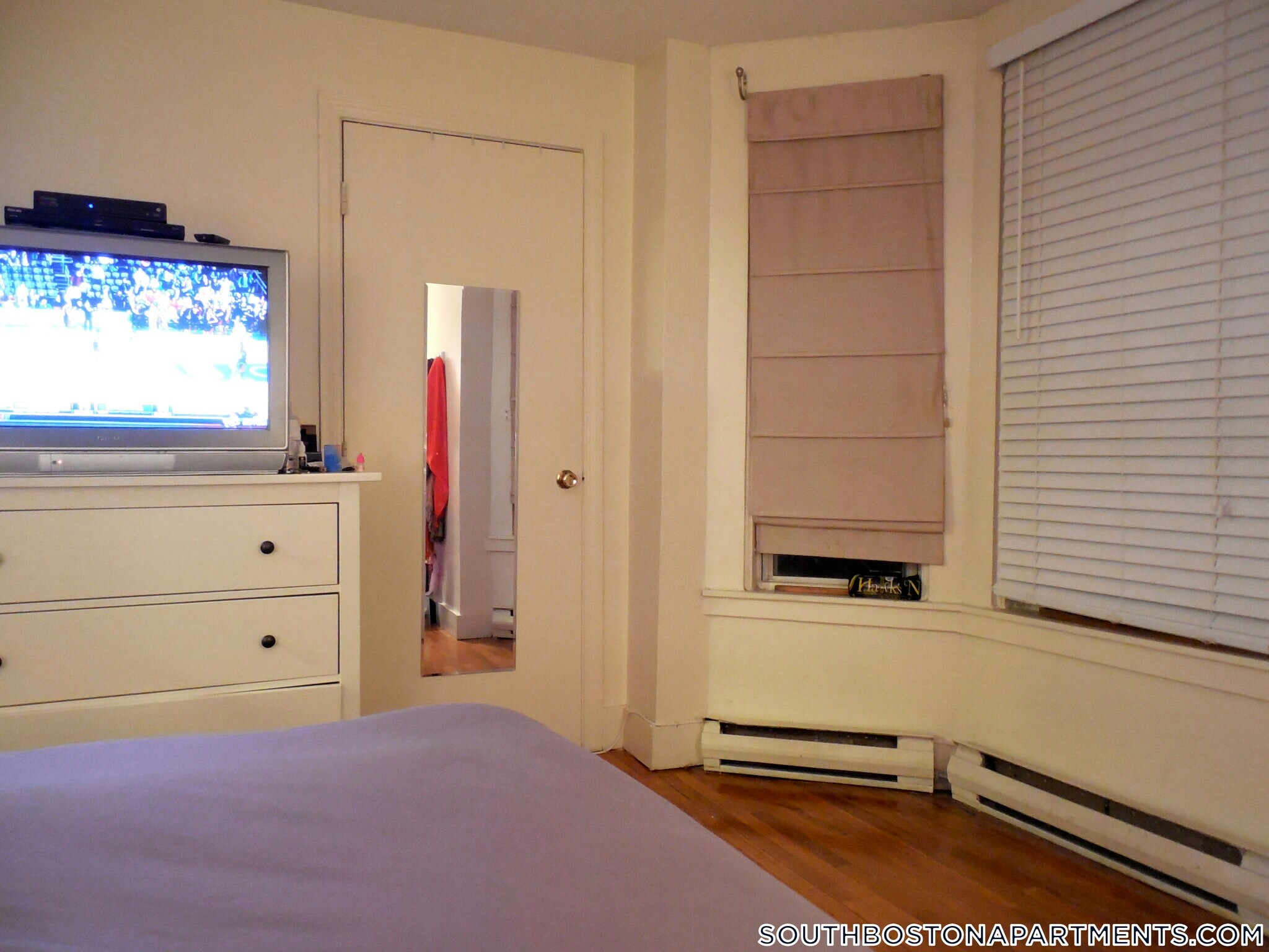 Building Photo - 506 E Broadway