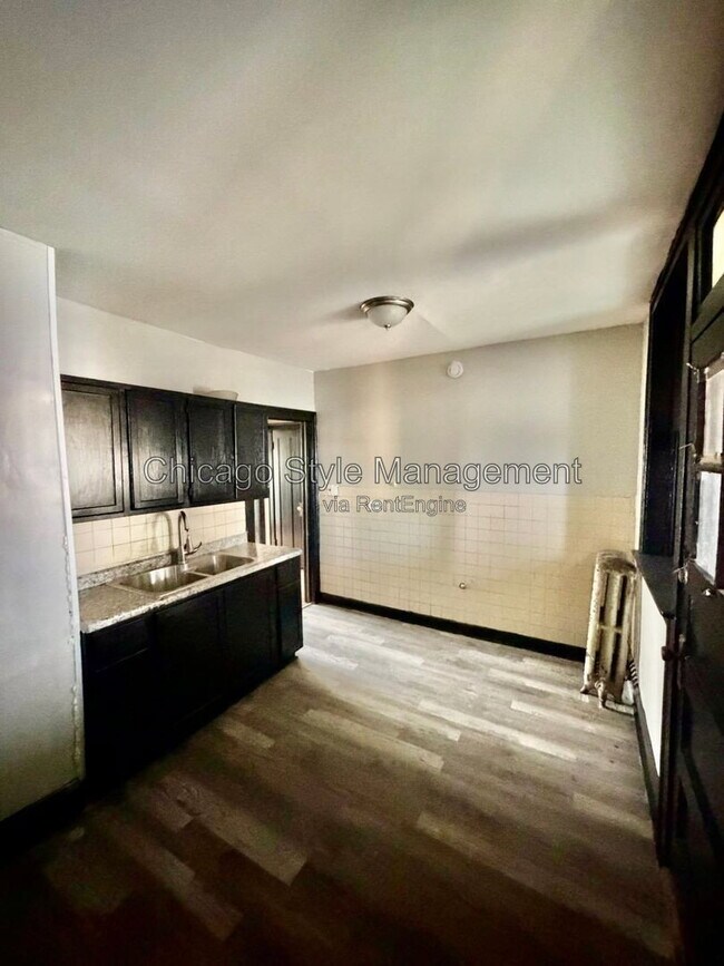 Building Photo - 2950 W 61st St