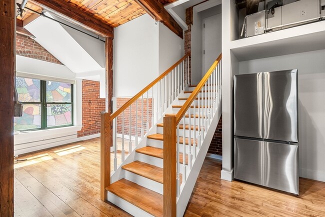 Building Photo - 49 Munroe St