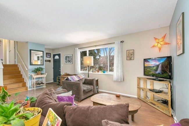 Building Photo - 309 Mae St