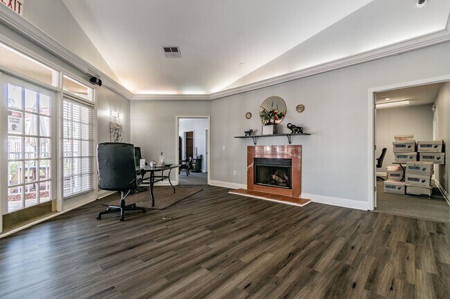 Building Photo - 9481 Highland Oak Dr