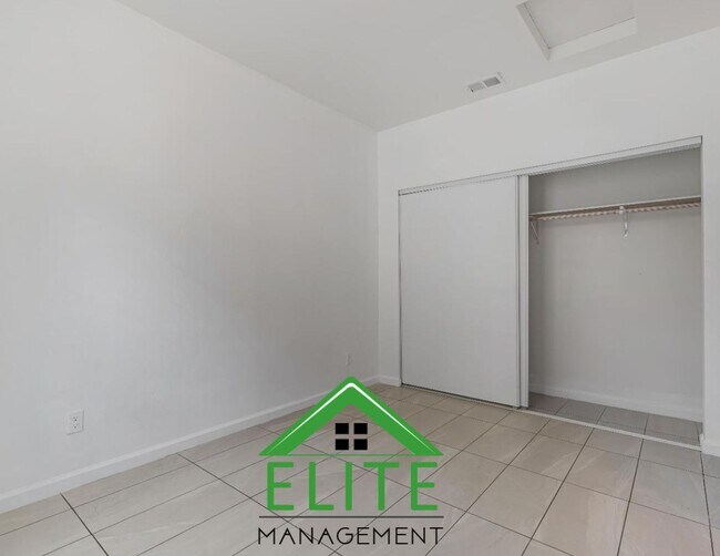 Building Photo - Charming 3-Bedroom, 2-Bath Home in Prime S...