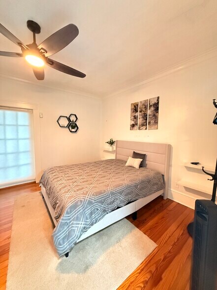 Building Photo - 1920 Victoria Ave