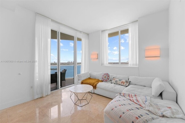 Building Photo - 665 NE 25th St