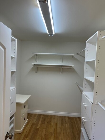 Building Photo - 3530 S Bentley Ave