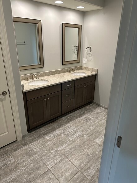 Building Photo - 8529 Oak Abbey Trl NE