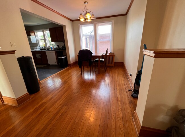 Building Photo - Move In June 1st 2026! 2 Bedroom 2 bath - Pet's OK - Wilmette