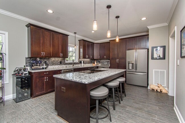 Building Photo - Spacious Home with Hot Tub, Fenced Yard an...