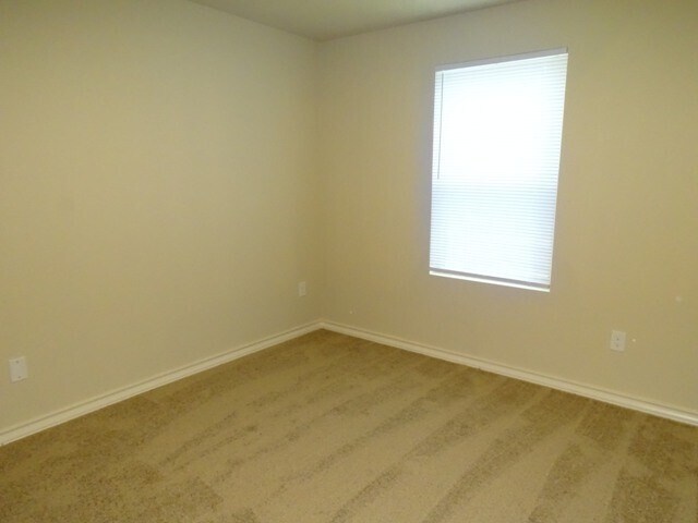 Building Photo - 7010 Lakeview Dr.