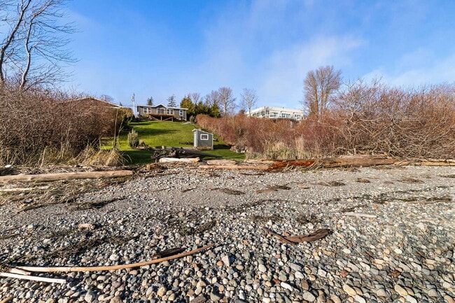 Building Photo - Breathtaking 3-Bed Beachfront Retreat with Scenic Views in Ferndale