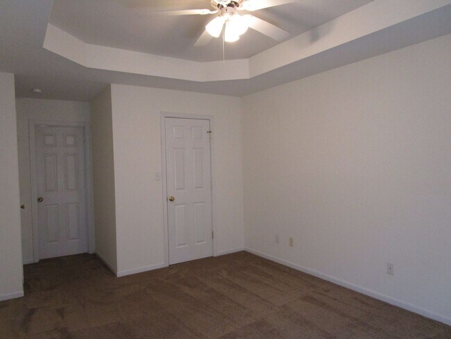 Building Photo - 5001-5003 Betty Jean Way