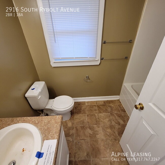 Building Photo - 2916 S Rybolt Ave