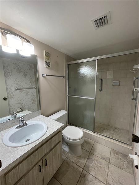 Building Photo - 250 Jacaranda Dr