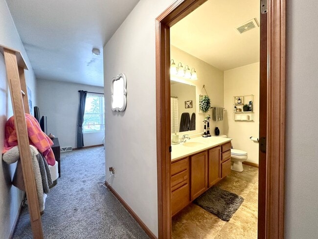 Building Photo - 1170-1172-1172 S Atrium Ct