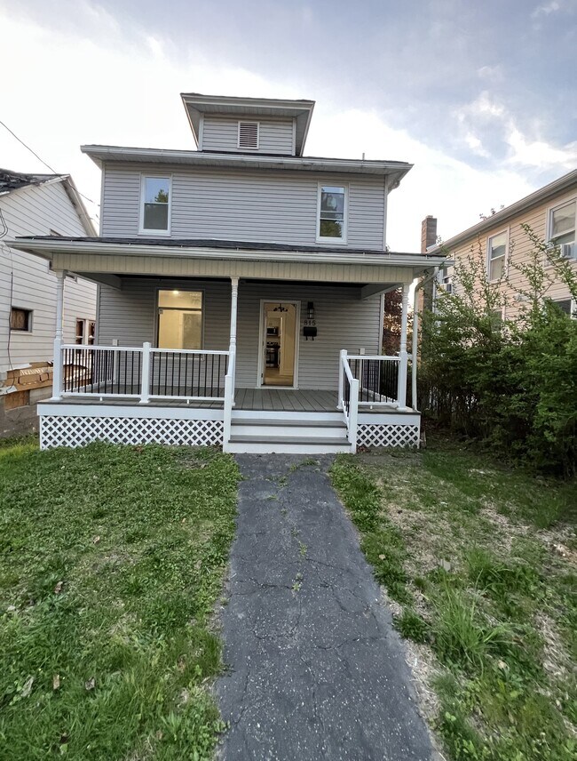 Building Photo - 815 Grove St