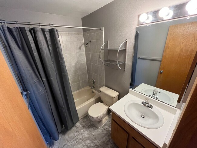 Building Photo - Charming Mapleton Ave. 1 Bed/1 Bath Condo - Available August 3rd!