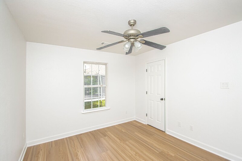 Building Photo - 315 Autumn Dr