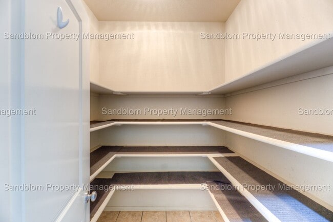 Building Photo - FOR LEASE | Jenks | $2500 Rent | 5 Bed, 3 ...