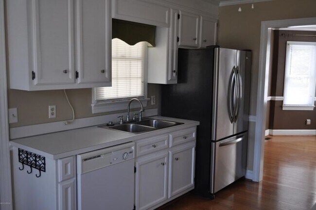 Building Photo - 311 Lori Dr