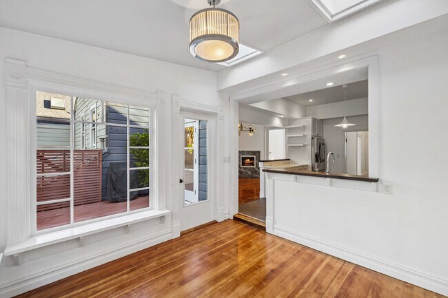 Building Photo - 282 Eureka St