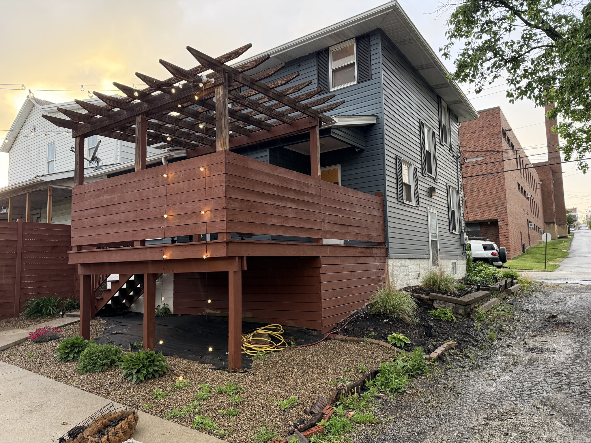 Building Photo - 148 E Elm St