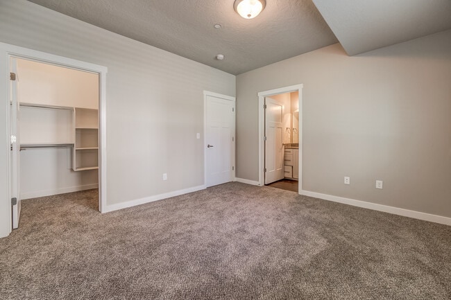 Building Photo - 614 E 230 N