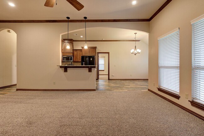 Building Photo - Beautiful & Large 4 Bed 2 Bath Home in Edmond!