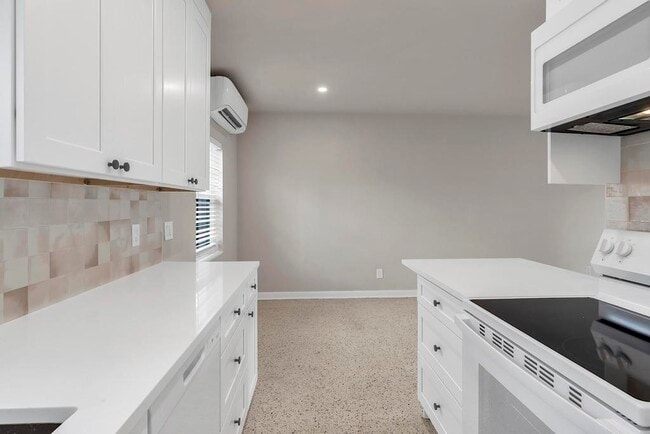 Building Photo - 17 Ocean Breeze