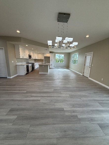 Building Photo - 7398 N Maple Ave