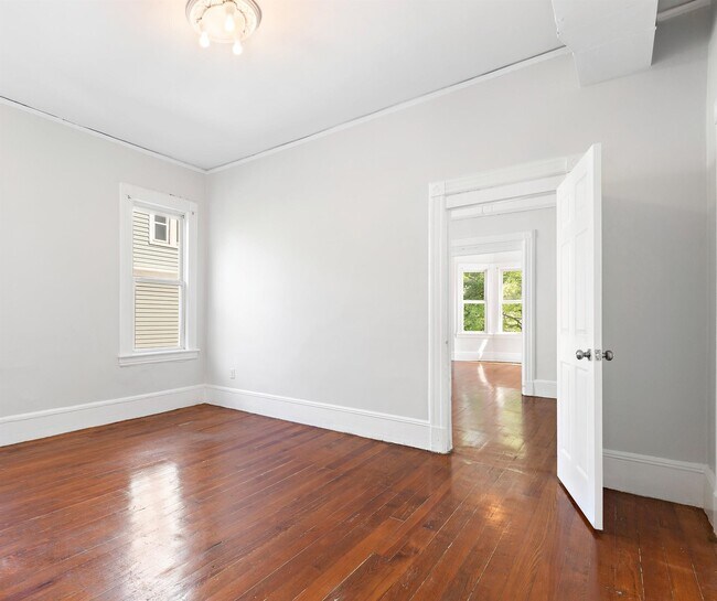 Building Photo - 11 Hudson Pl
