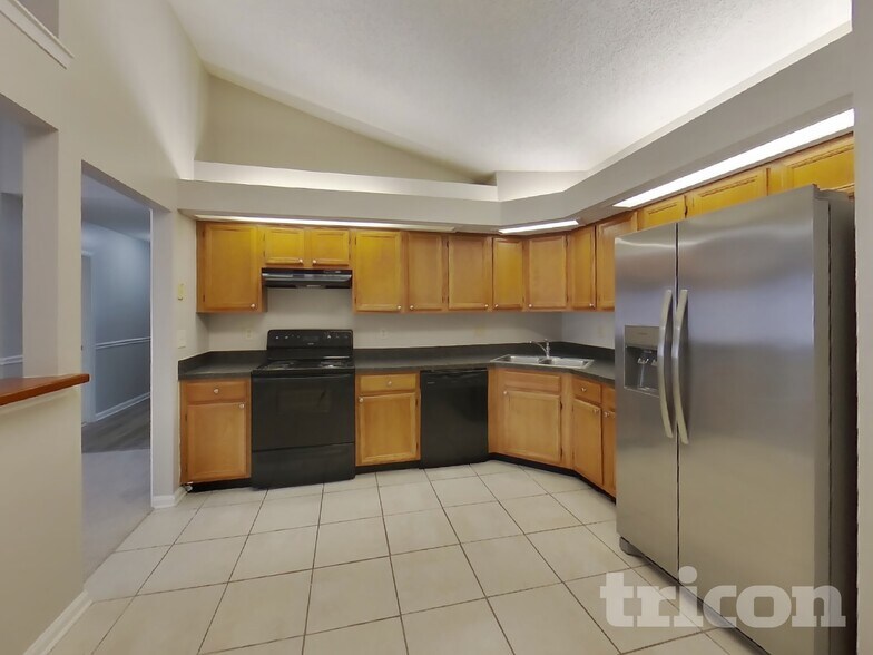 Building Photo - 1854 MacKenzie Ct N