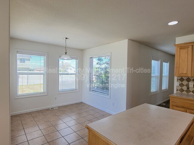 Building Photo - 4003 Segovia Dr