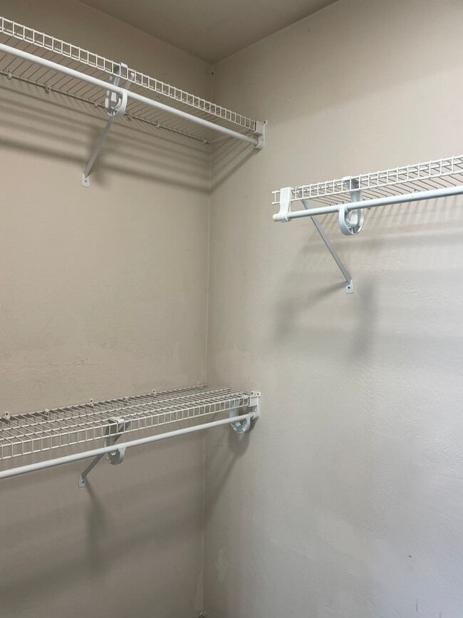 Building Photo - Stunning 3 Bedroom 2 Bath Home- Located in Friendly Central Point-Over 1600 Sq. Ft.