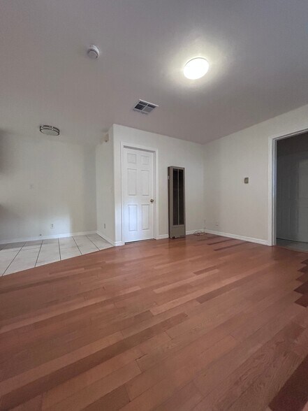 Building Photo - 3749 N Charlotte Ave