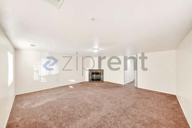 Building Photo - 6085 Medinah St