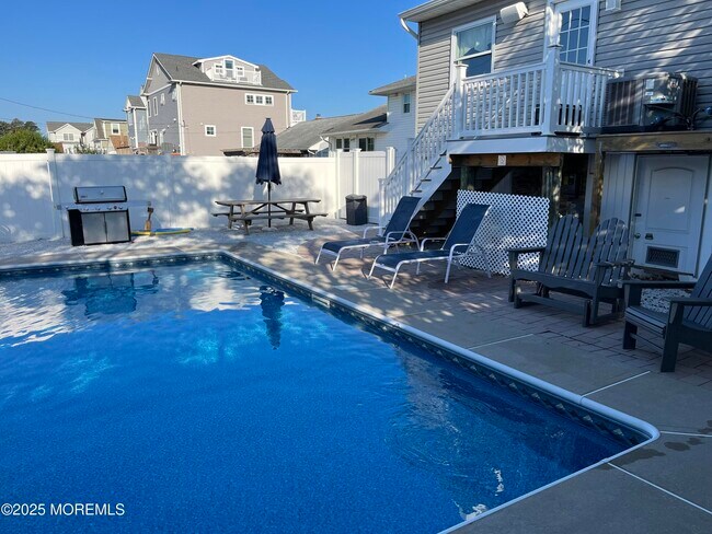 Building Photo - 32 Niblick St