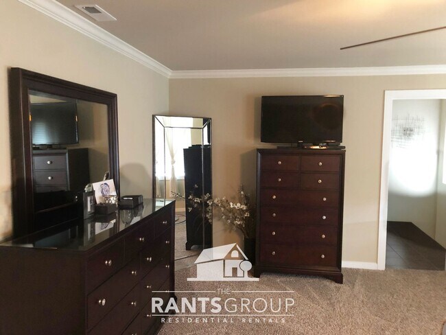 Building Photo - Beautiful Tumwater Home with Stunning Kitchen & Spacious Layout