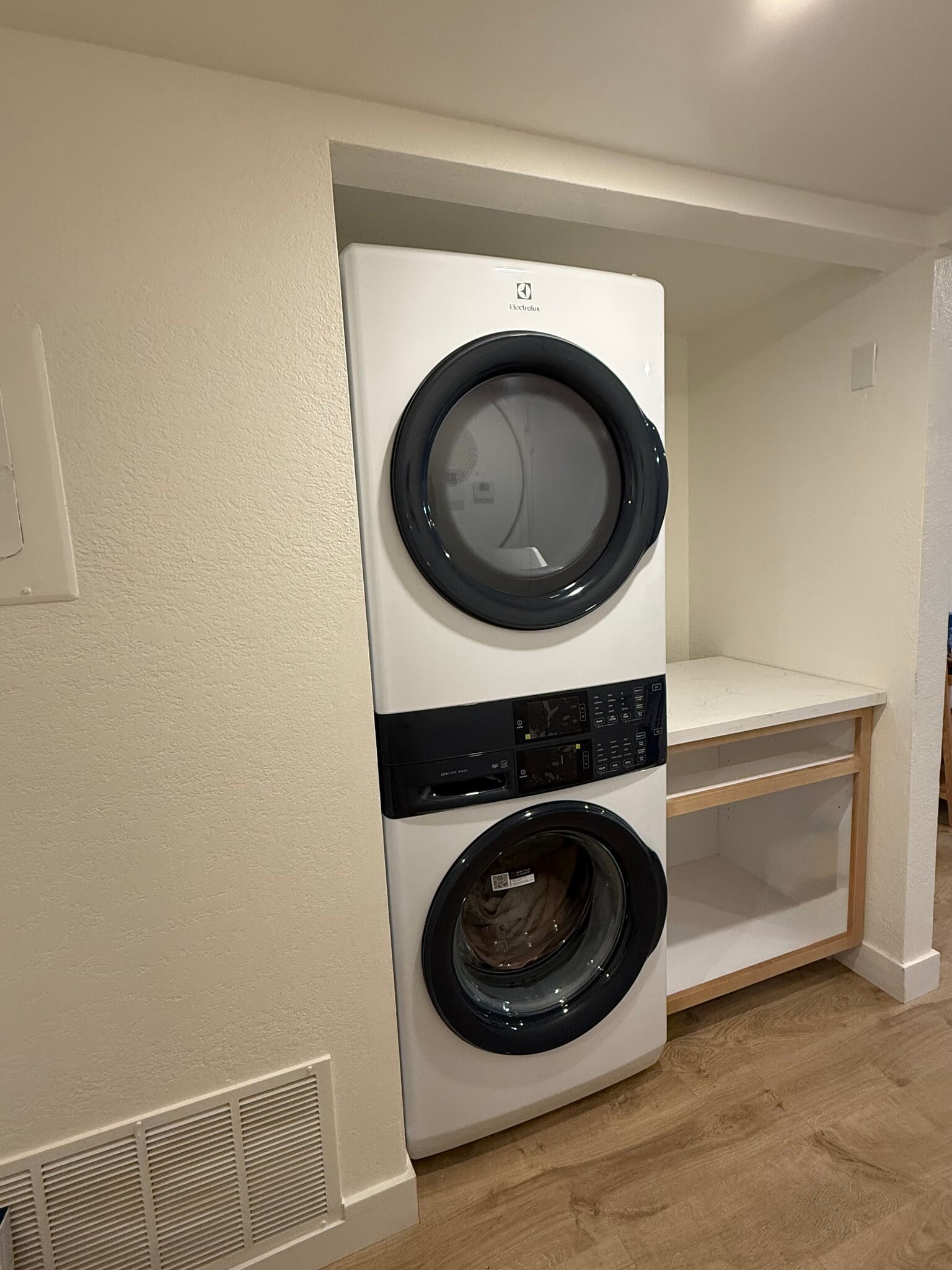 private laundry in unit - 521 W Montecito St