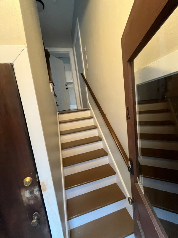 Building Photo - 126 Simpson St