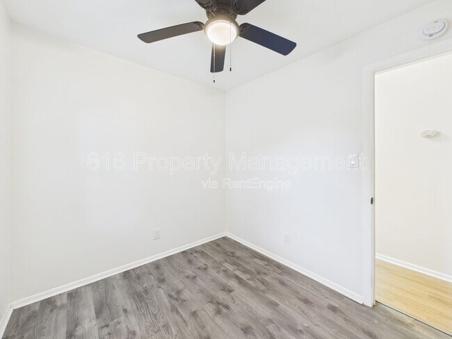 Building Photo - 11018 Booth Ave